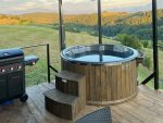 MÁLTA 6 SZEMÉLYES INTEGRÁLT KÁLYHÁS ÜVEGSZÁLAS DÉZSAFÜRDŐ THERMOTETŐVEL, WELLNESS CSOMAGBAN